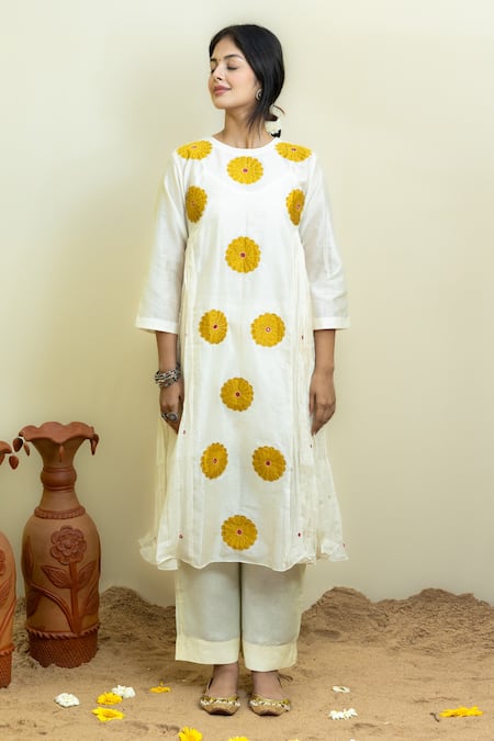 MITHI SUPARI Floral Applique Embroidered Kurta & Pant Set 