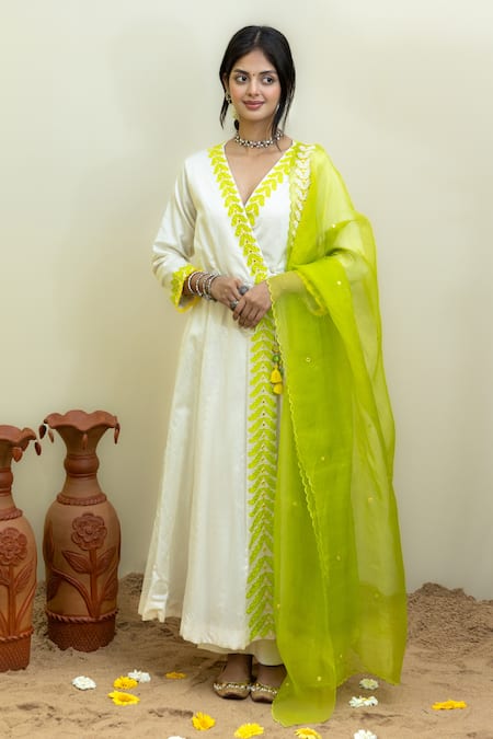 Buy_Mithi Supari_White Organza, Silk Mirrors, Applique V-neck Leaf Work Angarkha Anarkali Set _Online_at_Aza_Fashions