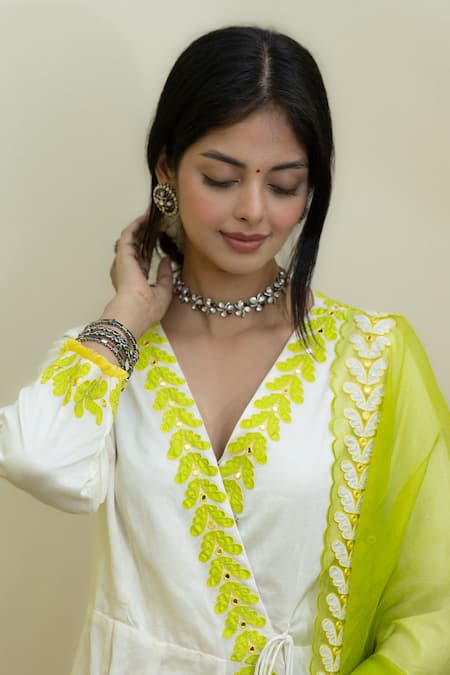 Mithi Supari_White Organza, Silk Mirrors, Applique V-neck Leaf Work Angarkha Anarkali Set _at_Aza_Fashions