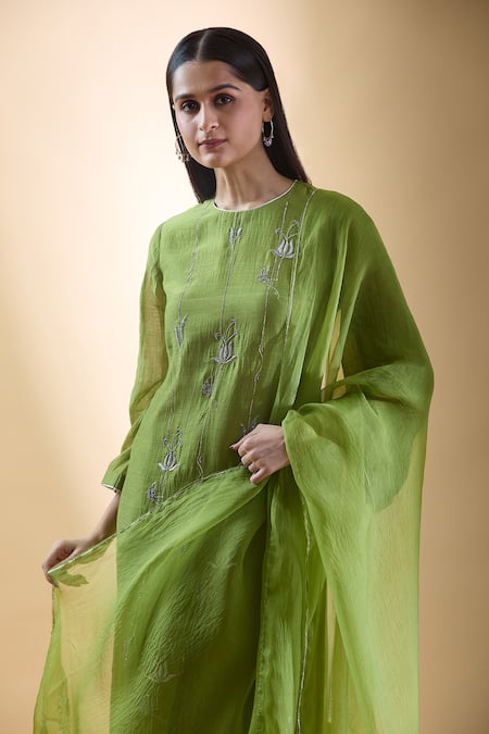 Samyukta Singhania Green Chanderi, Silk Organza, Cotton Embroidery, Zari Floral Kurta Pant Set at Aza Fashions Samyukta Singhania_Green Chanderi, Silk Organza, Cotton Embroidery, Zari Floral Kurta Pant Set _at_Aza_Fashions