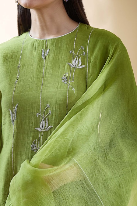 Buy Samyukta Singhania Green Chanderi, Silk Organza, Cotton Embroidery, Zari Floral Kurta Pant Set Buy_Samyukta Singhania_Green Chanderi, Silk Organza, Cotton Embroidery, Zari Floral Kurta Pant Set