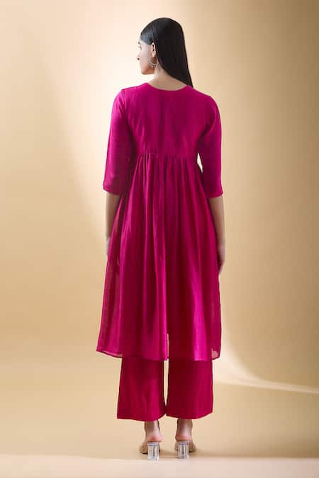 Naintara Bajaj Floral Embroidered Yoke Kurta Pant Set 