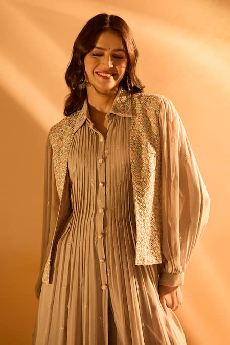 Samyukta Singhania_Grey Georgette Embroidery Collared, Open Pleat Detailed Kurta Set With Jacket _at_Aza_Fashions