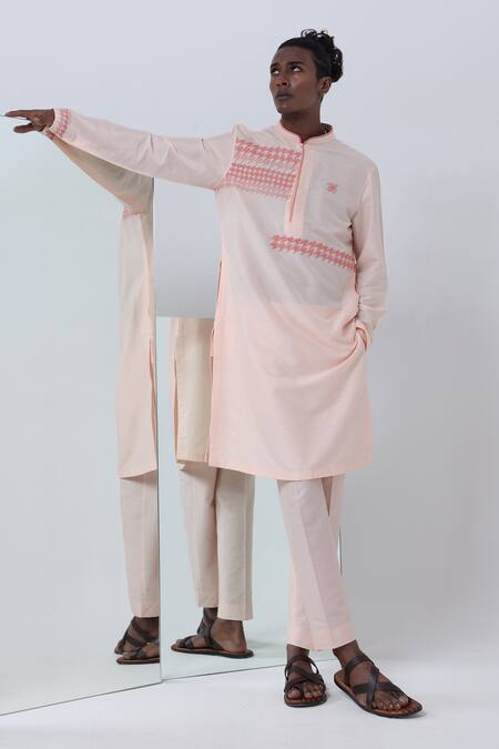 Kaha Peach Cotton, Silk Applique Houndstooth Embroidered Kurta With Pant at Aza Fashions Kaha_Peach Cotton, Silk Applique Houndstooth Embroidered Kurta With Pant_at_Aza_Fashions
