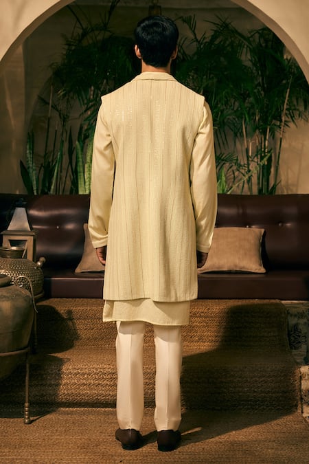 Tajiri Dastaan Thread Embroidered Long Bundi & Pant Set 