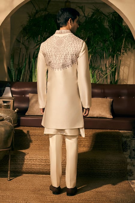 Tajiri Ivory Floral Aari Embroidered Bundi Set 