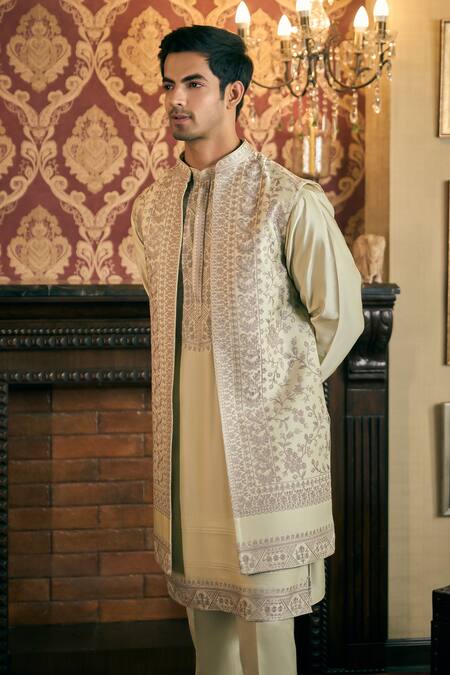 Tajiri Green Cotton Silk Embroidery Floral Aari Bundi And Kurta Set at Aza Fashions Tajiri_Green Cotton Silk Embroidery Floral Aari Bundi And Kurta Set _at_Aza_Fashions