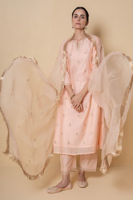 Kameez_Peach Chanderi, Organza Tassels, Wildflora Bloom Marodi Kurta Pant Set _Online_at_Aza_Fashions