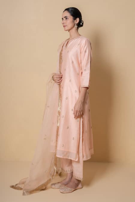 Buy_Kameez_Peach Chanderi, Organza Tassels, Wildflora Bloom Marodi Kurta Pant Set _Online_at_Aza_Fashions