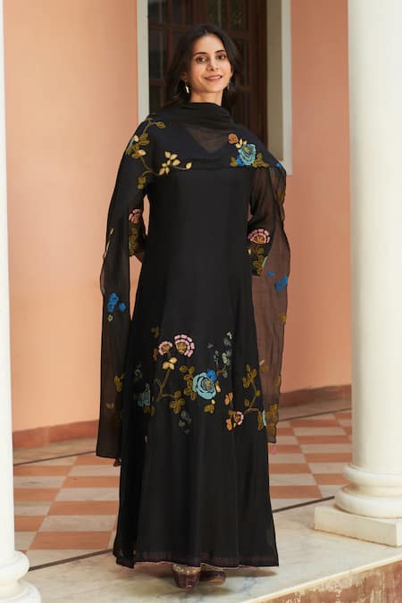 Vaayu_Black Muslin, Cotton Embroidery V-neck Floral Thread Anarkali With Dupatta _Online_at_Aza_Fashions
