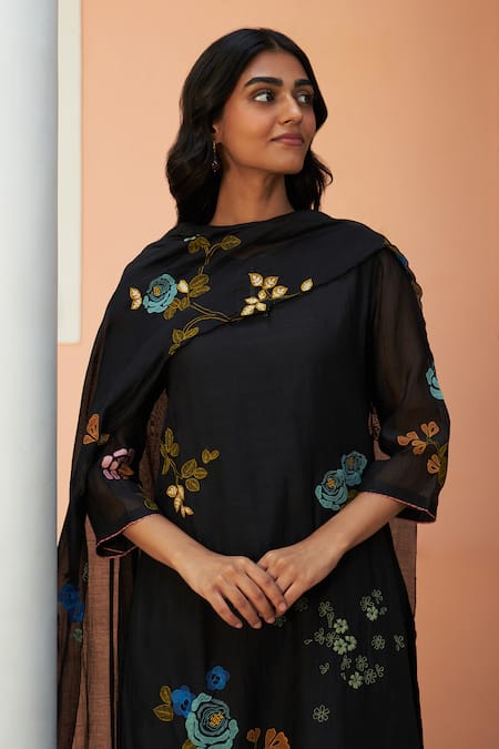 Shop Vaayu Black Muslin, Cotton Embroidery, Tassels Keyhole Neck Floral Kurta Set Online at Aza Fashions Shop_Vaayu_Black Muslin, Cotton Embroidery, Tassels Keyhole Neck Floral Kurta Set _Online_at_Aza_Fashions