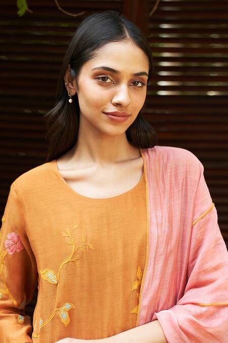 Buy Vaayu Orange Muslin, Cotton Embroidery, Tassels Round Floral Applique Kurta Pant Set Buy_Vaayu_Orange Muslin, Cotton Embroidery, Tassels Round Floral Applique Kurta Pant Set