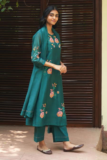 Vaayu_Blue Muslin Embroidery Round Neck Floral Work Kurta Pant Set_Online_at_Aza_Fashions