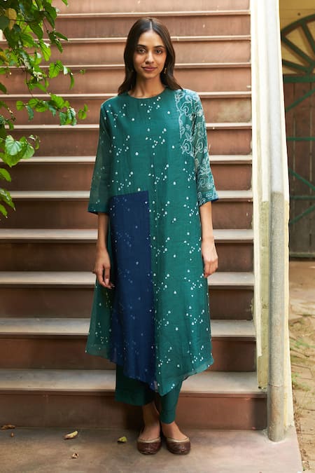 Vaayu_Green Muslin, Cotton Round Neck Color Blocked Printed Kurta Set_Online_at_Aza_Fashions