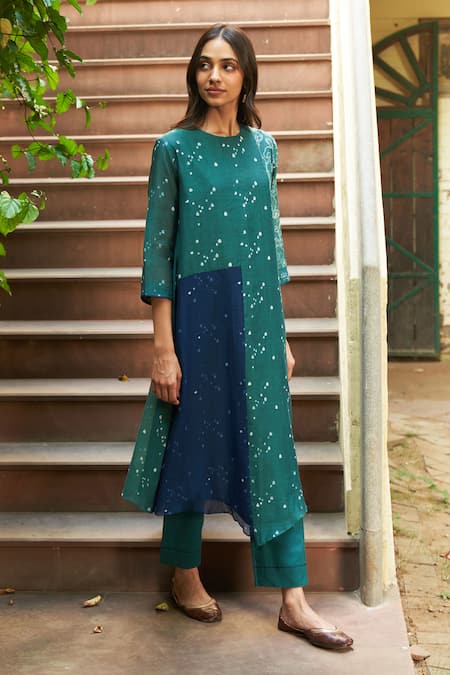 Buy_Vaayu_Green Muslin, Cotton Round Neck Color Blocked Printed Kurta Set_Online_at_Aza_Fashions