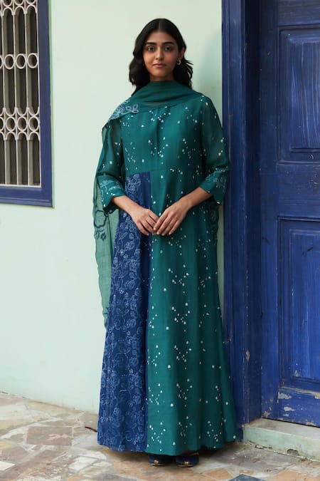 Vaayu Scattered Print Kurta With Dupatta 