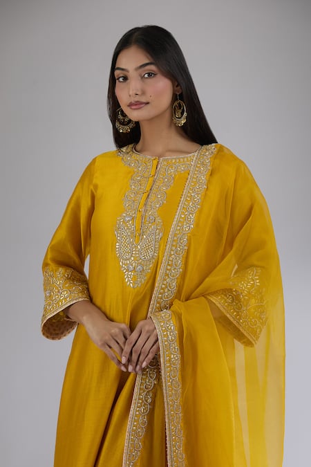 Buy Sheetal Batra Yellow Cotton, Chiffon Embroidery Round Neck Floral Gota Patti Kurta Set Buy_Sheetal Batra_Yellow Cotton, Chiffon Embroidery Round Neck Floral Gota Patti Kurta Set