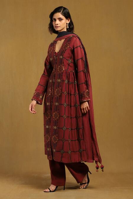 Ritu Kumar Red Viscose, Cotton Embroidery, Mirrors V-neck Kinnauri Printed Kurta Set Online at Aza Fashions Ritu Kumar_Red Viscose, Cotton Embroidery, Mirrors V-neck Kinnauri Printed Kurta Set _Online_at_Aza_Fashions