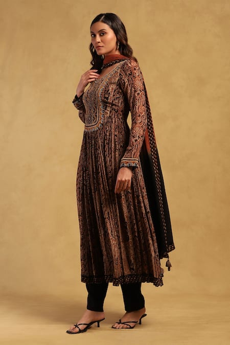 Ritu Kumar Black Viscose, Chiffon, Lycra Embroidery Round Meraki Paisley Print Kurta Set Online at Aza Fashions Ritu Kumar_Black Viscose, Chiffon, Lycra Embroidery Round Meraki Paisley Print Kurta Set _Online_at_Aza_Fashions