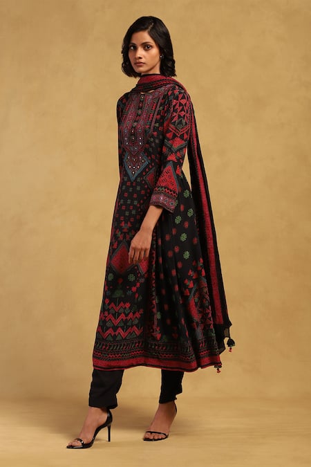 Ritu Kumar Black Viscose, Chiffon Embroidery, Mirrors Round Zinat Diamond Print Kurta Set Online at Aza Fashions Ritu Kumar_Black Viscose, Chiffon Embroidery, Mirrors Round Zinat Diamond Print Kurta Set _Online_at_Aza_Fashions