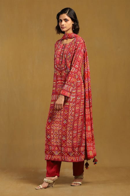 Ritu Kumar Red Viscose, Chiffon Embroidery Round Neck Peru Geometric Print Kurta Pant Set Online at Aza Fashions Ritu Kumar_Red Viscose, Chiffon Embroidery Round Neck Peru Geometric Print Kurta Pant Set _Online_at_Aza_Fashions