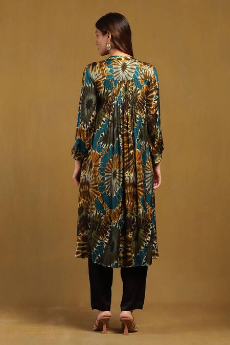 Shop Ritu Kumar Green Satin Collared Hriday Abstract Pattern Kurta at Aza Fashions Shop_Ritu Kumar_Green Satin Collared Hriday Abstract Pattern Kurta_at_Aza_Fashions