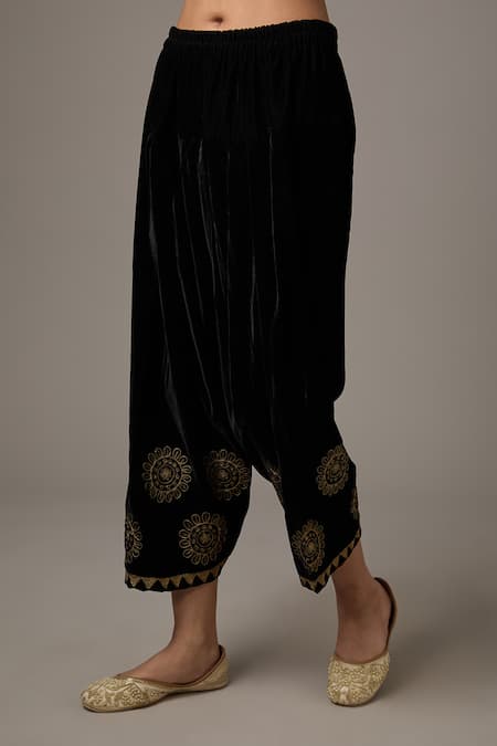 Studio A_Black Velvet Embroidery Round Crest Bloom Aari Kurta With Pakistani Salwar _Online_at_Aza_Fashions