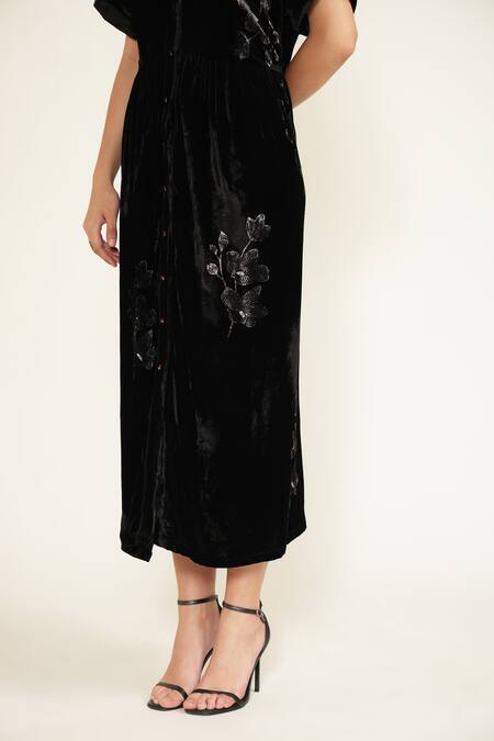 Arcvsh By Pallavi Singh Black Silk, Velvet Embroidery Collared Floral Discharge Print Dress at Aza Fashions Arcvsh By Pallavi Singh_Black Silk, Velvet Embroidery Collared Floral Discharge Print Dress _at_Aza_Fashions