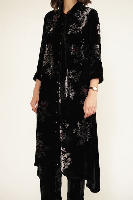 Arcvsh By Pallavi Singh Black Silk, Velvet Embroidery Collared Asymmetric Tunic And Pant Set at Aza Fashions Arcvsh By Pallavi Singh_Black Silk, Velvet Embroidery Collared Asymmetric Tunic And Pant Set _at_Aza_Fashions