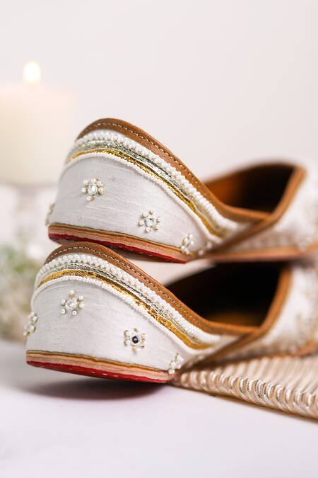 Label Deepti Bajaj White Crystal Pearl And Mirror Bloom Embroidered Juttis Online at Aza Fashions Label Deepti Bajaj_White Crystal Pearl And Mirror Bloom Embroidered Juttis _Online_at_Aza_Fashions