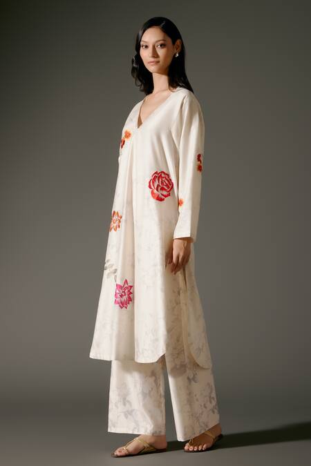 Shop Balance By Rohit Bal Ivory Chanderi Silk Embroidery V-neck Flora Print And Kurta With Palazzo Online at Aza Fashions Shop_Balance By Rohit Bal_Ivory Chanderi Silk Embroidery V-neck Flora Print And Kurta With Palazzo _Online_at_Aza_Fashions
