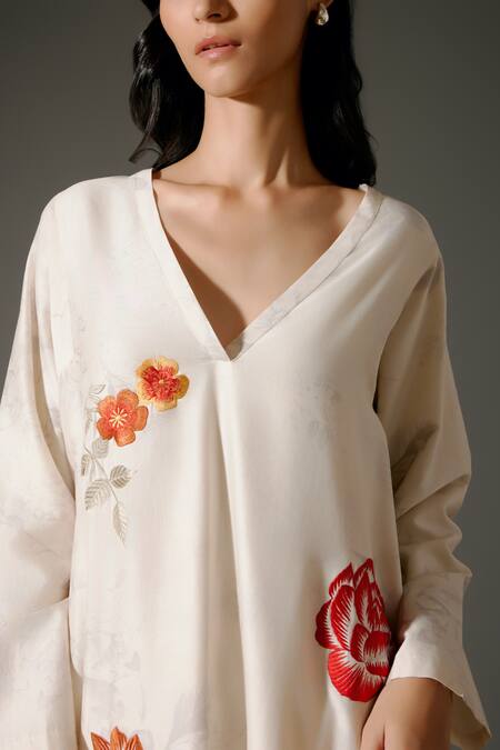 Balance By Rohit Bal Ivory Chanderi Silk Embroidery V-neck Flora Print And Kurta With Palazzo at Aza Fashions Balance By Rohit Bal_Ivory Chanderi Silk Embroidery V-neck Flora Print And Kurta With Palazzo _at_Aza_Fashions