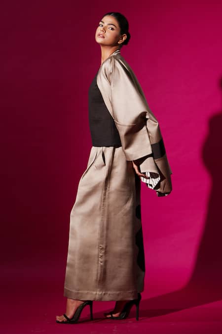 Shop_Stoique_Black 100% Cotton Quilted V-neck Discovery Top _Online_at_Aza_Fashions