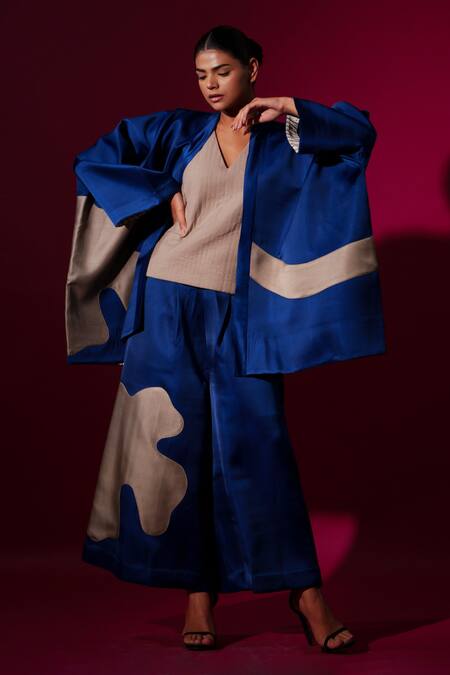 Buy_Stoique_Grey 100% Cotton Quilted V-neck Discovery Top _Online_at_Aza_Fashions