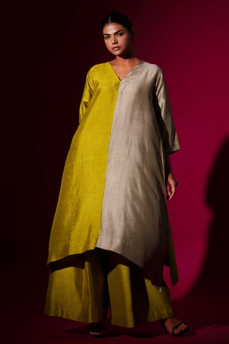 Stoique_Green Mysore Silk Color Blocking V Neck Onyx Blocked Tunic _Online_at_Aza_Fashions