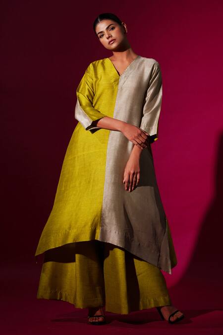 Buy_Stoique_Green Mysore Silk Color Blocking V Neck Onyx Blocked Tunic _Online_at_Aza_Fashions