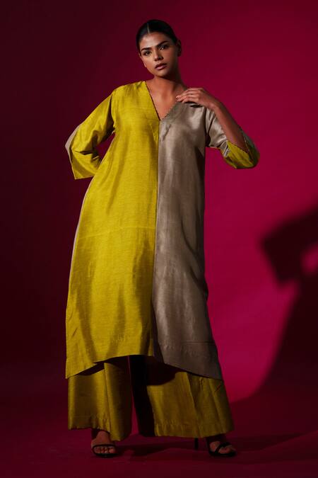 Stoique_Green Mysore Silk Color Blocking V Neck Onyx Blocked Tunic _at_Aza_Fashions