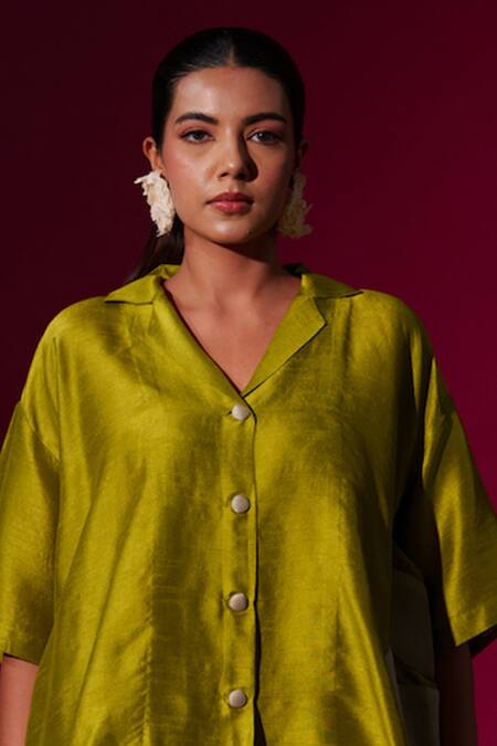 Stoique Green Muslin Applique Collared Podi Detailed Shirt Online at Aza Fashions Stoique_Green Muslin Applique Collared Podi Detailed Shirt _Online_at_Aza_Fashions
