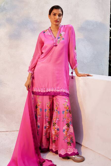Shop Basil Leaf Pink Gingham, Gabardine Embroidery, Mirrors V-neck Floral Print Kurta Set Shop_Basil Leaf_Pink Gingham, Gabardine Embroidery, Mirrors V-neck Floral Print Kurta Set