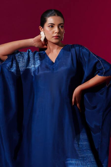 Buy_Stoique_Blue Upada Silk Shibori V-neck Divine Print Kaftan 