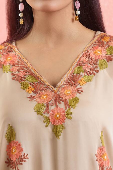 Samyukta Singhania_Cream Crepe Embroidery V-neck Thread Kaftan_at_Aza_Fashions