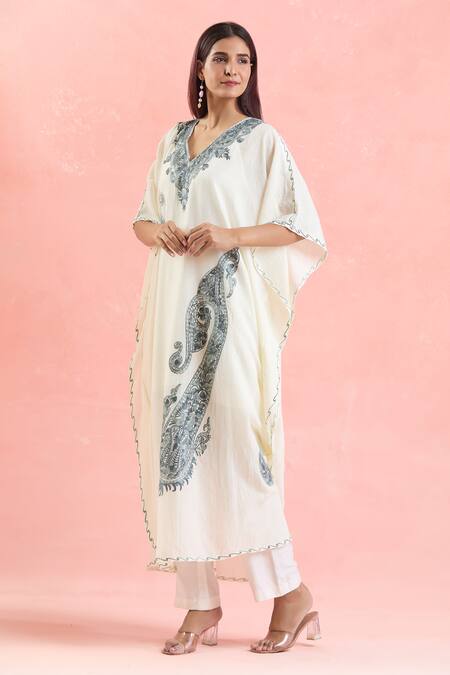 Samyukta Singhania_White Cotton Embroidery Plunge Neck Paisley Kaftan_at_Aza_Fashions