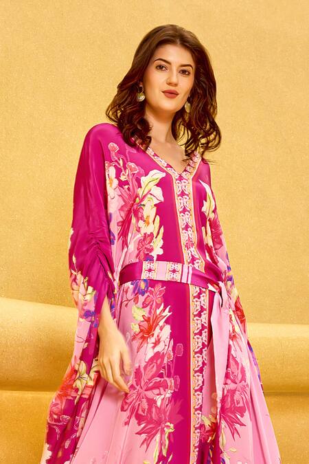 Mandira Wirk Resort Purple Viscose V-neck Floral Placement Print Kaftan Dress With Belt at Aza Fashions Mandira Wirk Resort_Purple Viscose V-neck Floral Placement Print Kaftan Dress With Belt _at_Aza_Fashions