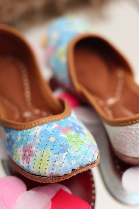 Buy_Hello JR_Blue Print Bluebell Floral Pattern Juttis _Online_at_Aza_Fashions