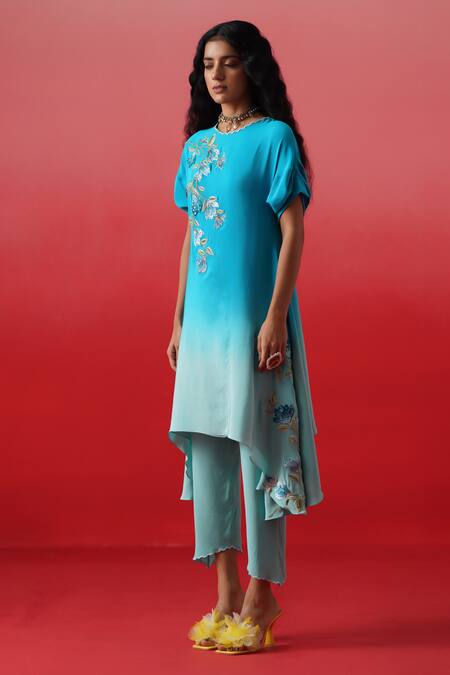Kavitha Gutta_Blue Crepe Embroidery Scoop Neck Azure Floral Ombre Kurta With Pant _Online_at_Aza_Fashions