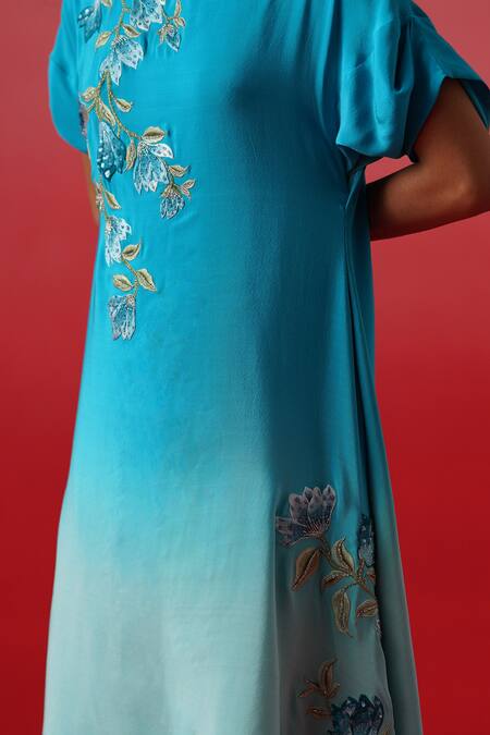 Buy_Kavitha Gutta_Blue Crepe Embroidery Scoop Neck Azure Floral Ombre Kurta With Pant _Online_at_Aza_Fashions