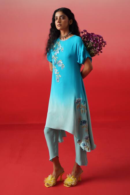 Shop_Kavitha Gutta_Blue Crepe Embroidery Scoop Neck Azure Floral Ombre Kurta With Pant _Online_at_Aza_Fashions