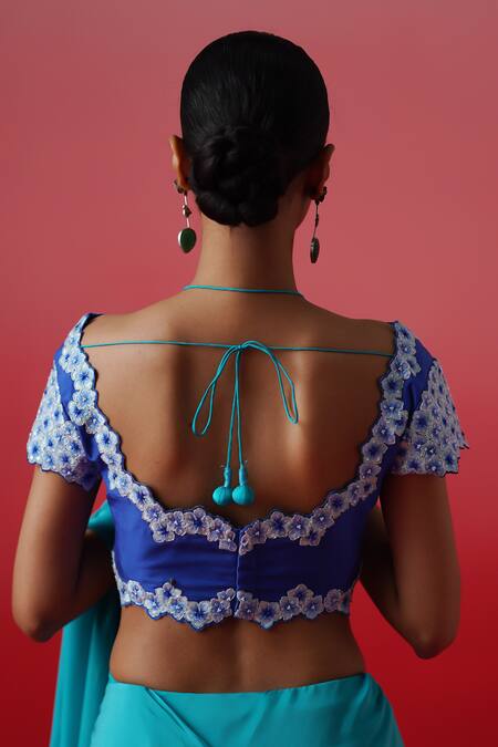 Shop_Kavitha Gutta_Blue Crepe Embroidery V-neck Ocean Bloom Border Ombre Saree With Blouse 