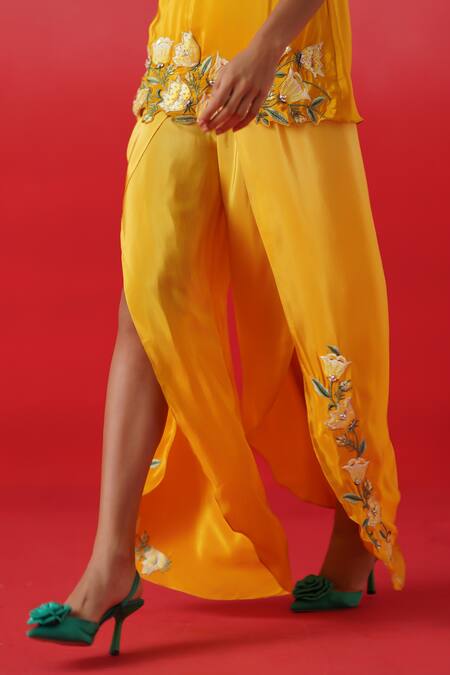 Buy_Kavitha Gutta_Yellow Crepe Embroidery Round Sunshine Blossom Cutwork Kurti With Tulip Pant 