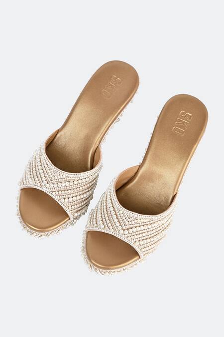 Buy_Sko_Gold Pearl Merjen Embroidered Wedges
